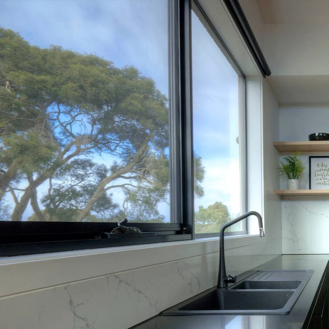 Australia As2047 Ventanas de vidrio de aluminio con doble acristalamiento y toldo residencial personalizado con mosquitera
