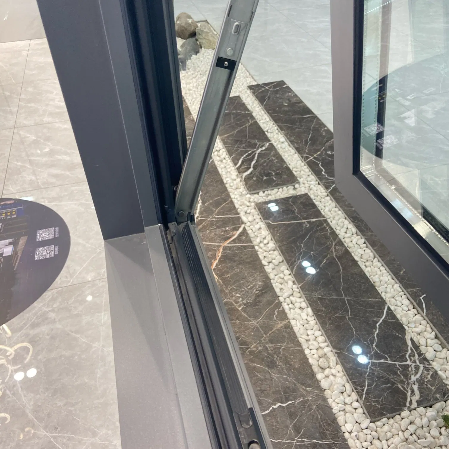 Materiales de construcción buen precio alto rendimiento ventana de toldo de aluminio con doble acristalamiento