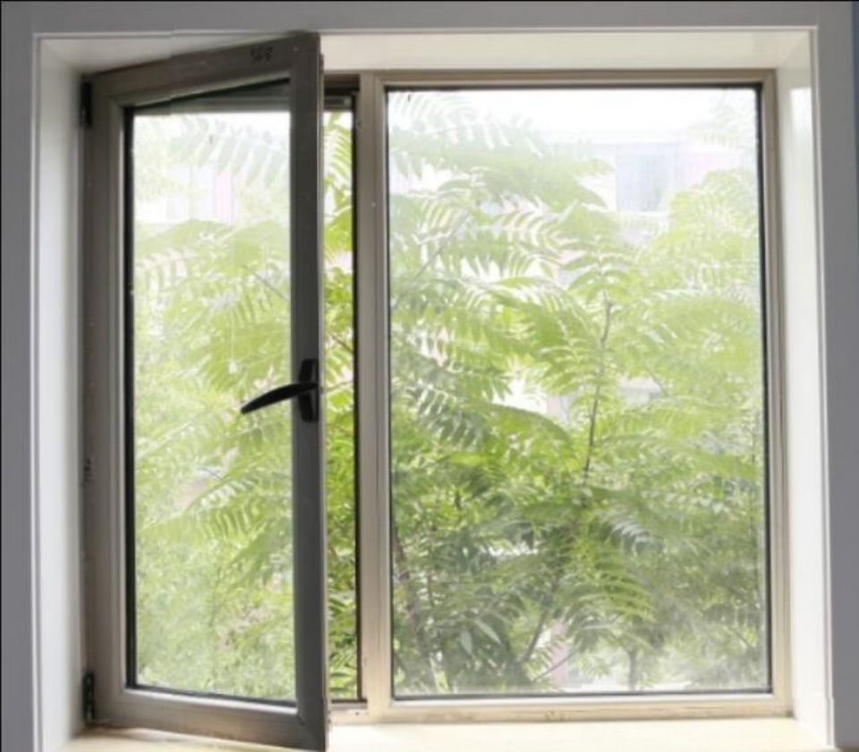 Ventana de doble arco con marco de aluminio y apertura interior y exterior