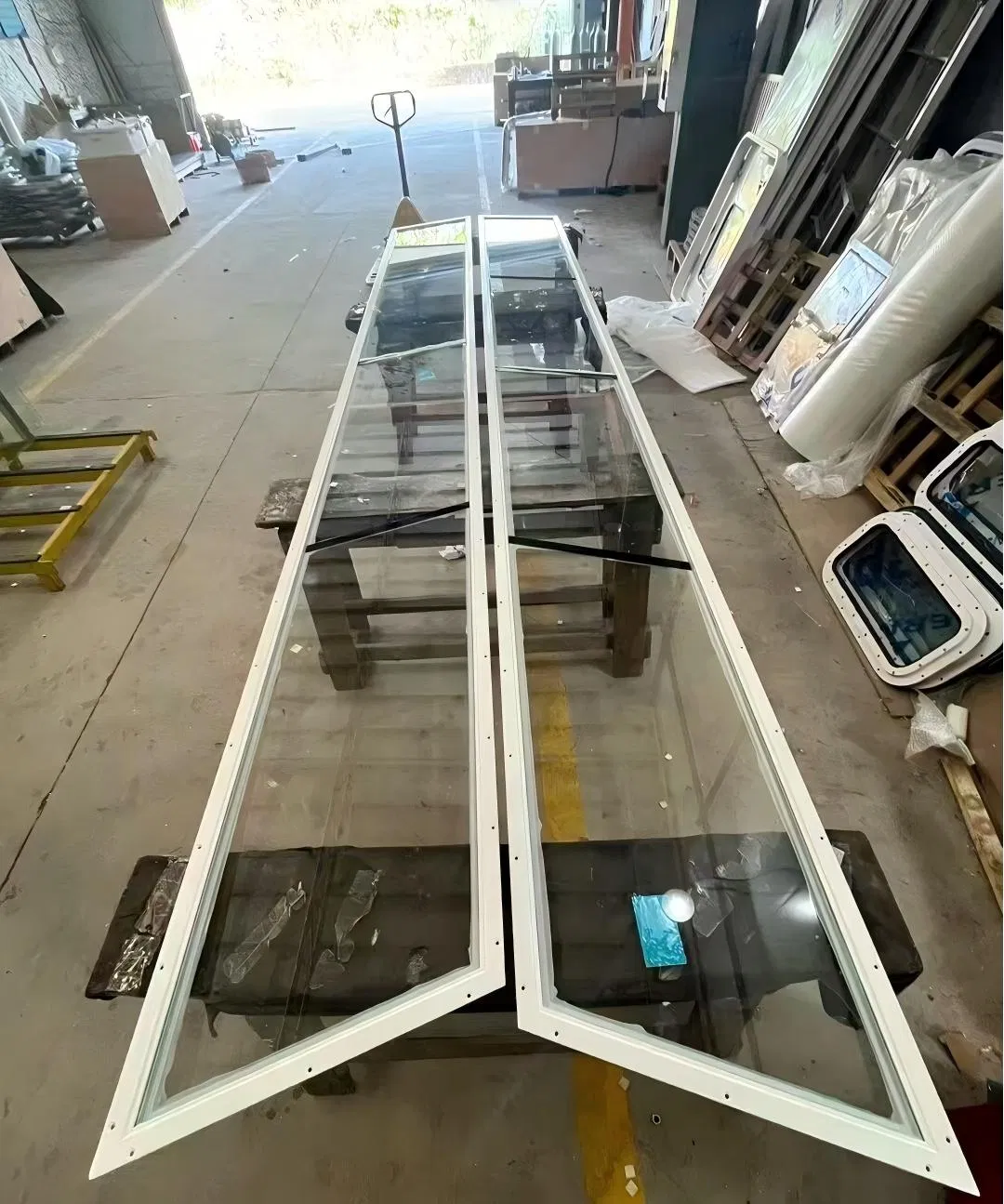 Hardware de aluminio ligero marino de doble hoja, ventana deslizante de forma especial a prueba de fuego para barco y yate