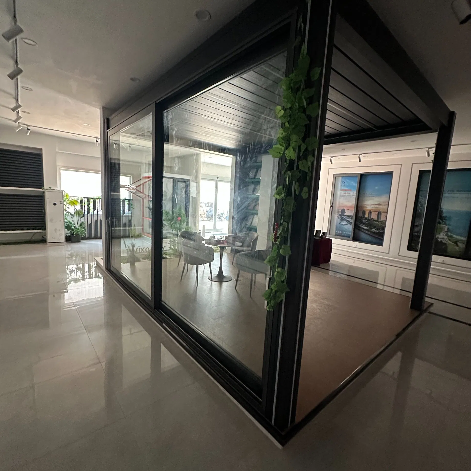 Ventanas deslizantes premium con pantallas invisibles para hogares modernos