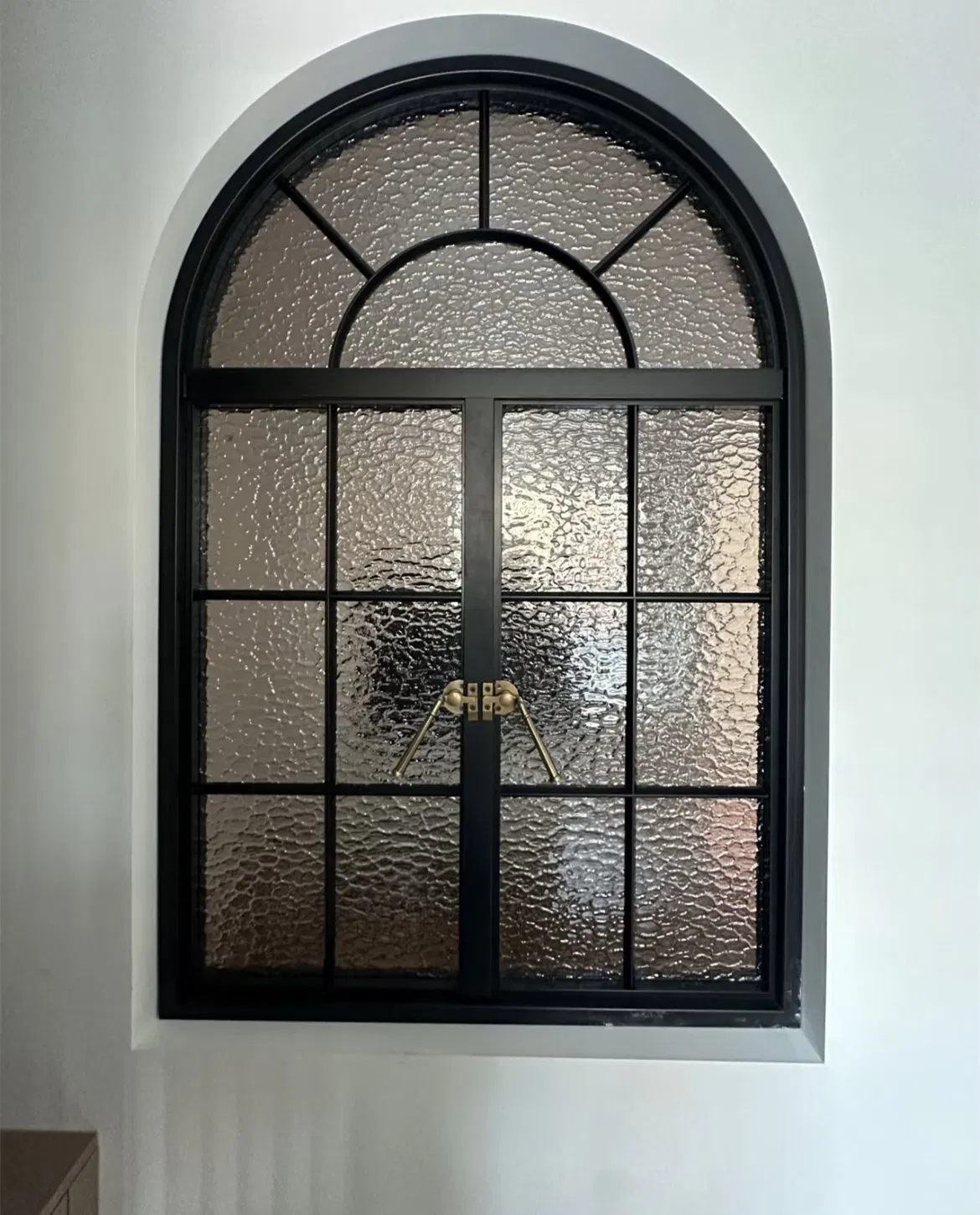 Ventana de aluminio con parte superior arqueada y vidrio aislante de doble panel para villa