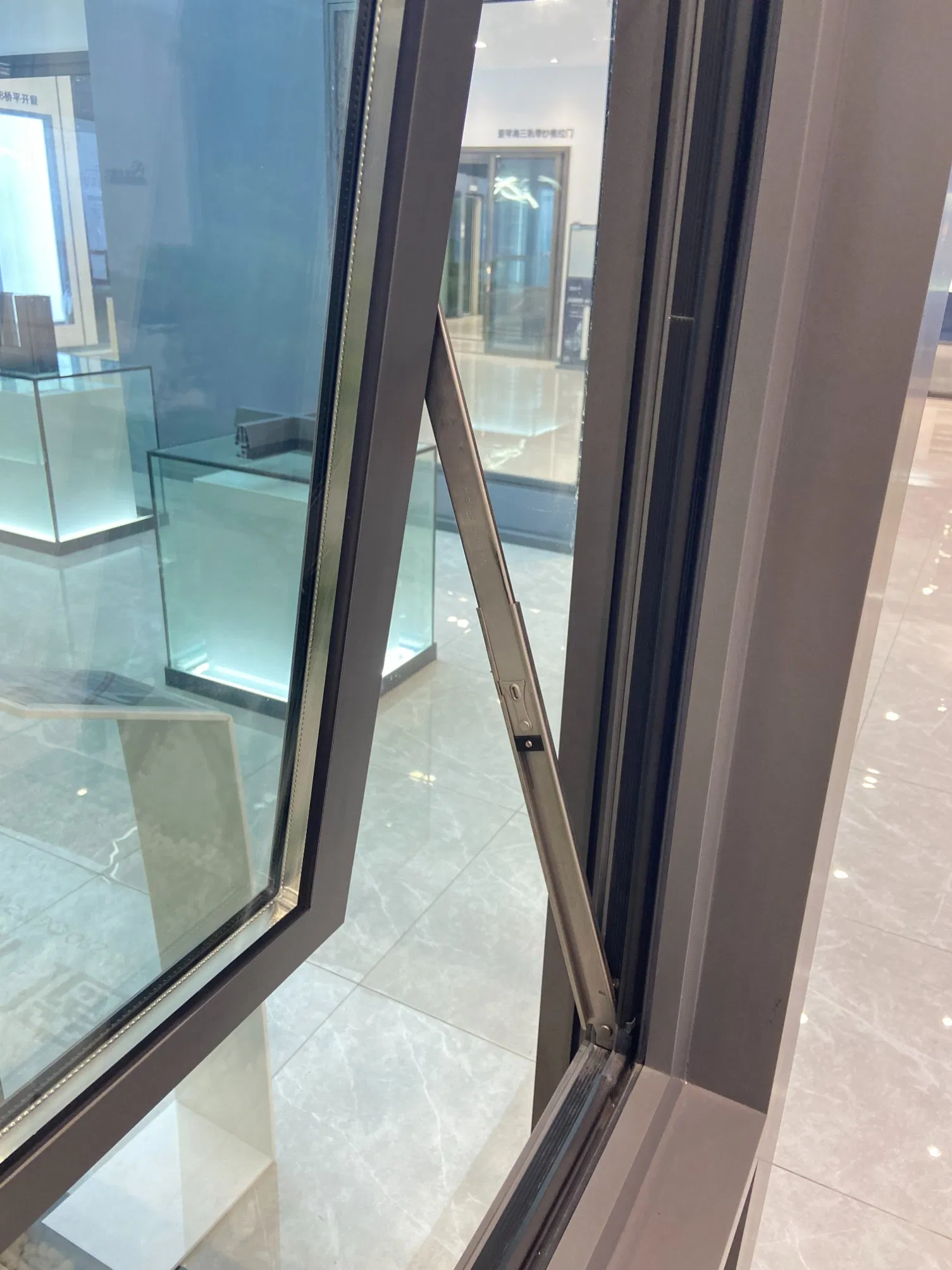 Materiales de construcción buen precio alto rendimiento ventana de toldo de aluminio con doble acristalamiento