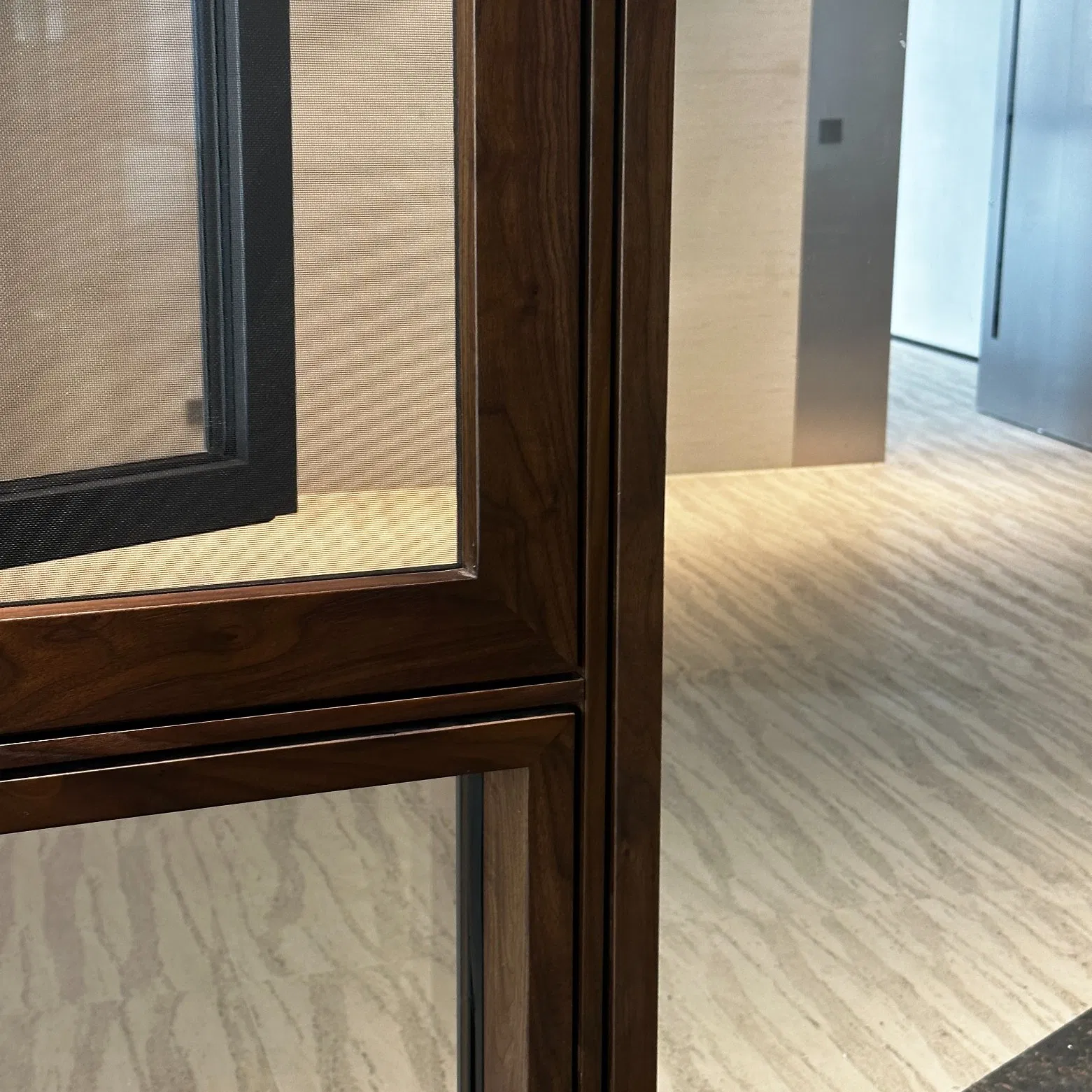 Ventana de casement oscilante de madera revestida de aluminio con vidrio de baja emisividad probado a prueba de agua