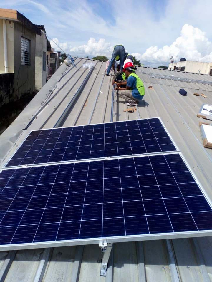 Ballasted Flat Roof Solar Panel Mounting Solution Made of Zinc Aluminium Magnesium Steel High Strength Factory Supplier