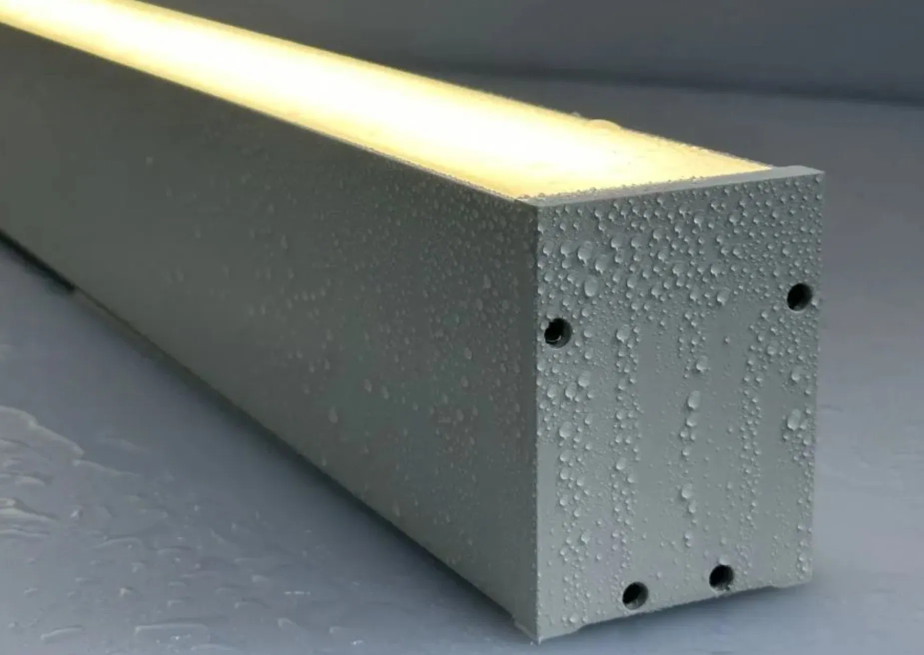 IP65 Waterproof LED Linear Light Fixture for Garage, Parking, Warehouse