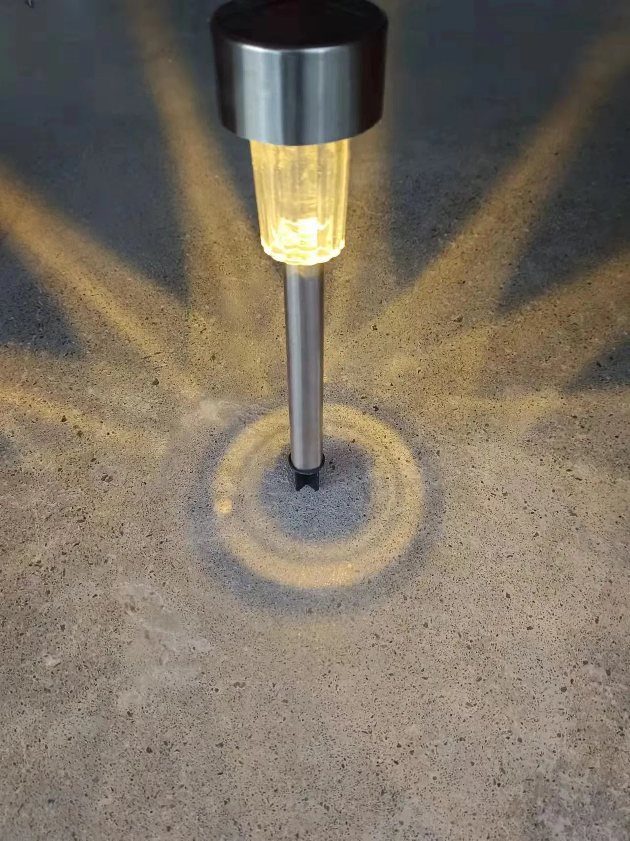 Solar Powered Outdoor Pathway Decoration Landscape Waterproof Lawn Lamp Solar Spot Lights LED Solar Bollard Garden Lights