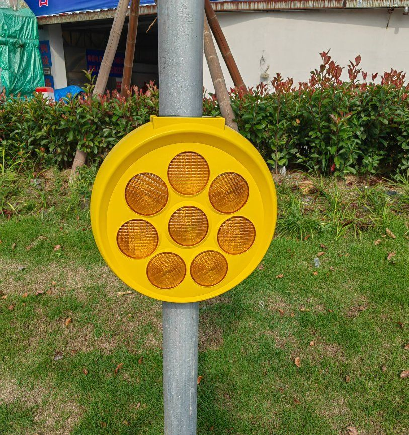 Pathway Sunflower LED Light with Flashing Amber Warning Features