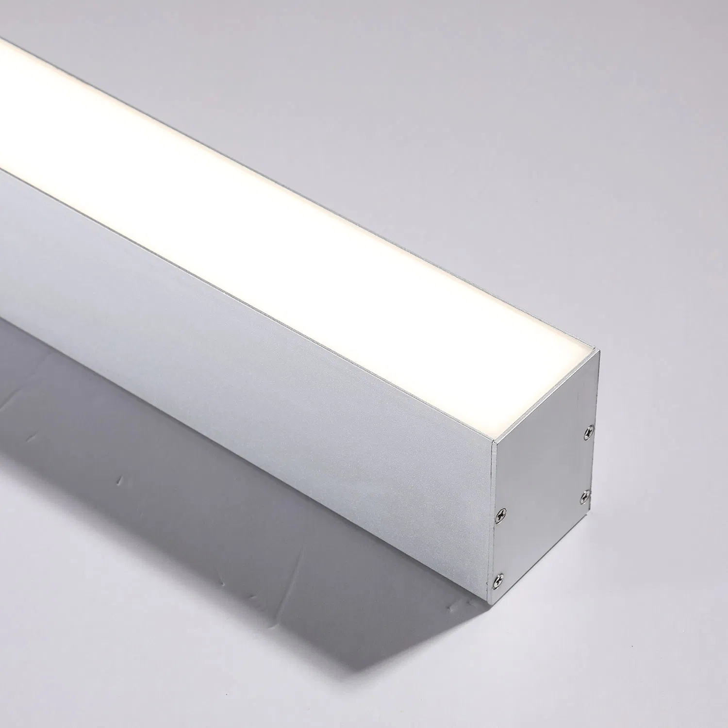 IP65 Waterproof LED Linear Light Fixture for Garage, Parking, Warehouse