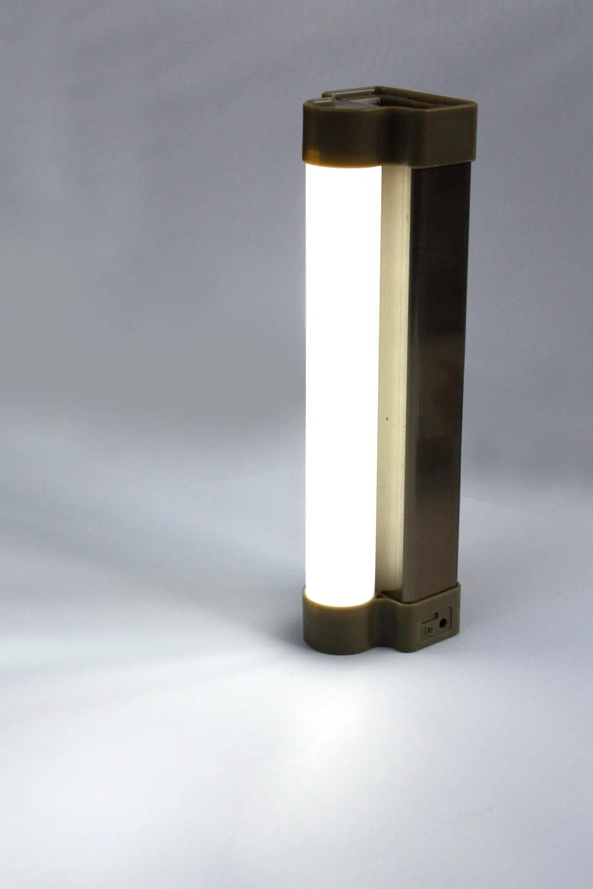 Shandong Factory Solar Power LED Light Rechargeable Lighting System with 3 LED Lamps/Bulbs/Lights