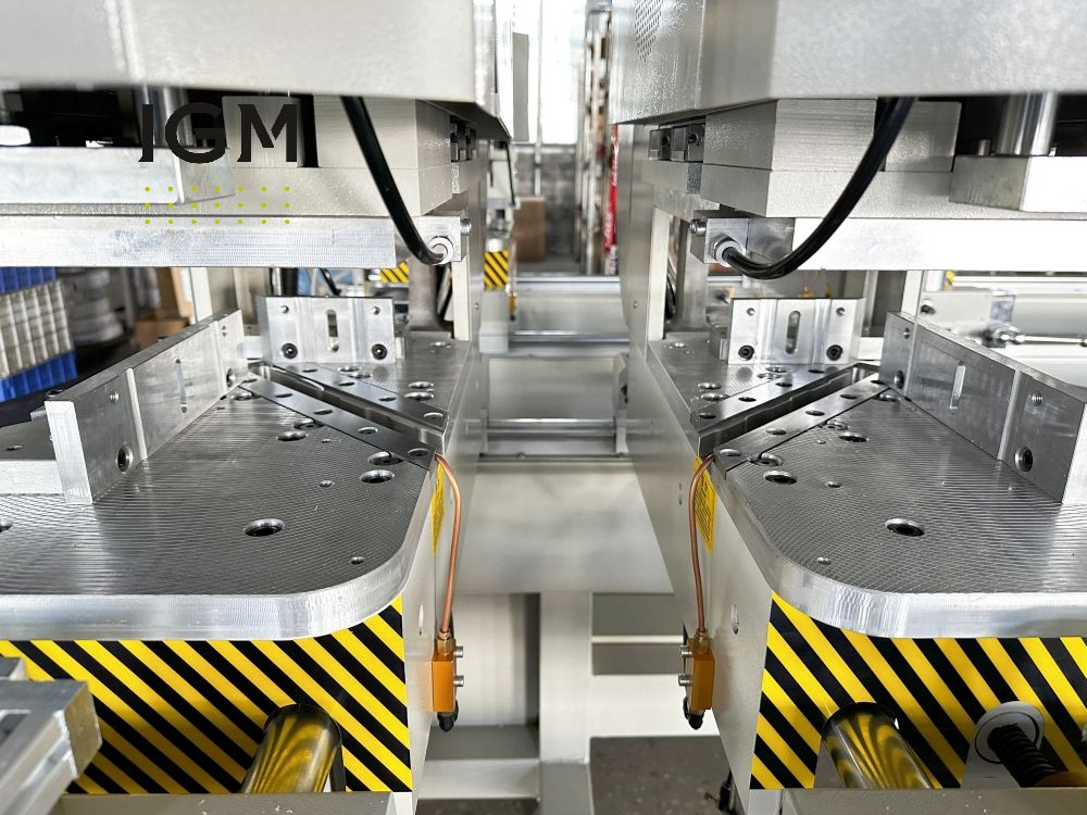 PVC Window-Door Equipment UPVC Seamless Double Head Welding Machine