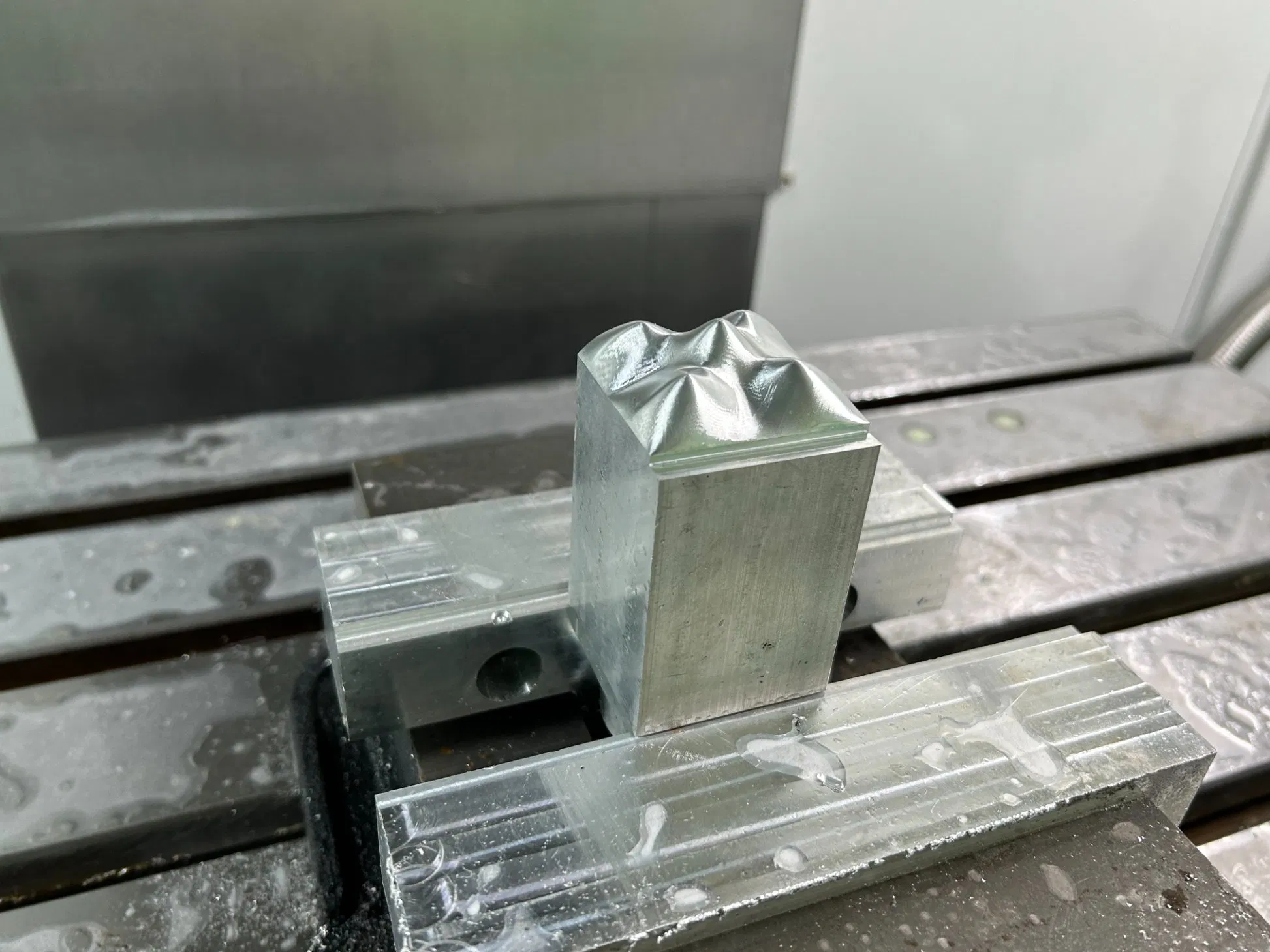 Aluminum Profile Machining Center Vmc850 Good Quality 5-Axis CNC Milling Machining Center