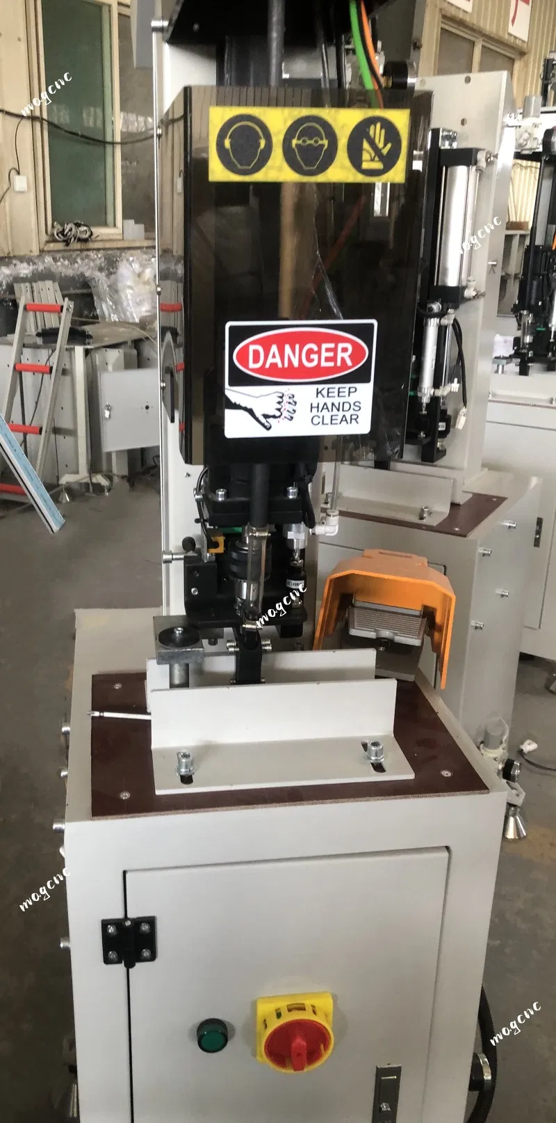 Automatic Screw Fastening Machine 1