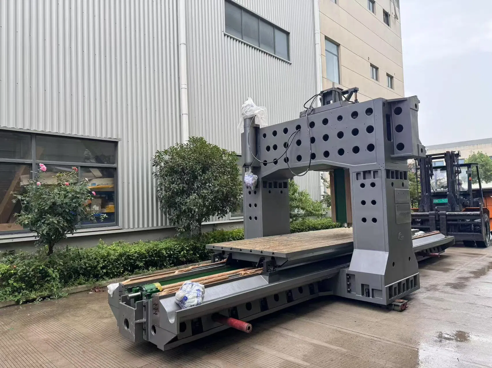 Tlm-3020 Gantry Machining Center Stainless Steel Cast Iron Aluminum Profile Multi-Function Cutting Equipment