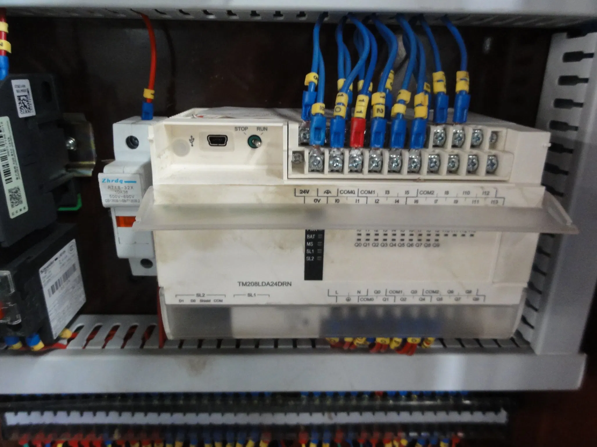 China Hot Sale UPVC Door Window Making Machinery Double Head Cutting Saw Machine