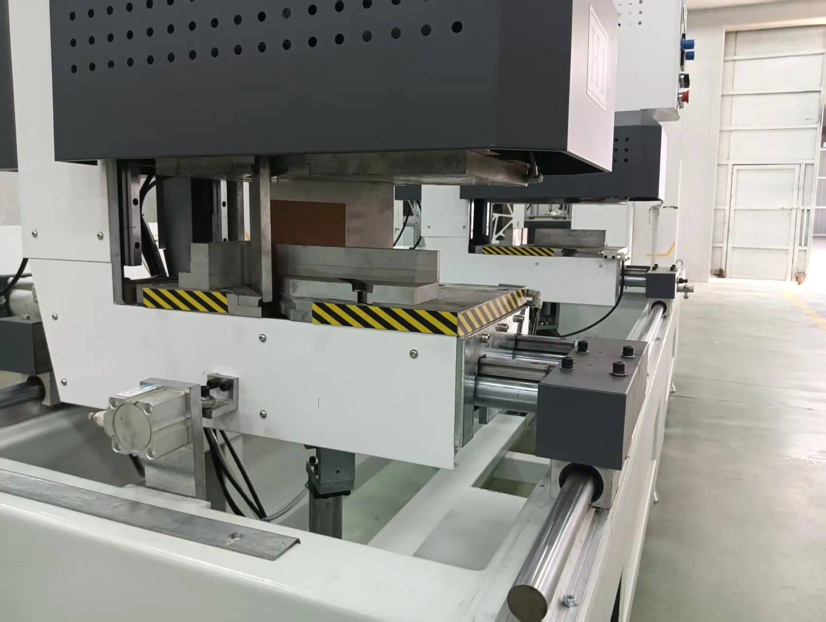 Cheap Price UPVC Profile Window Door Machine UPVC Window Welding Machine Double Head Seamless Welding Machine for UPVC Window Door Making