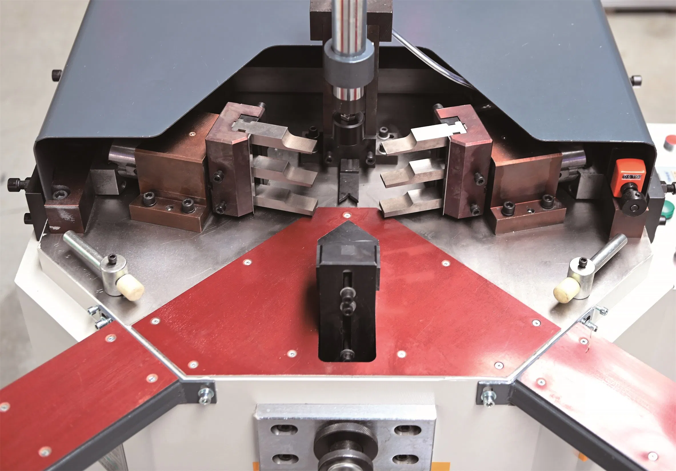 Lzj-a-120 Corner Crimping Machines Are Used for The Corner Bracket Type Riveting Connection of Aluminum Doors and Windows.