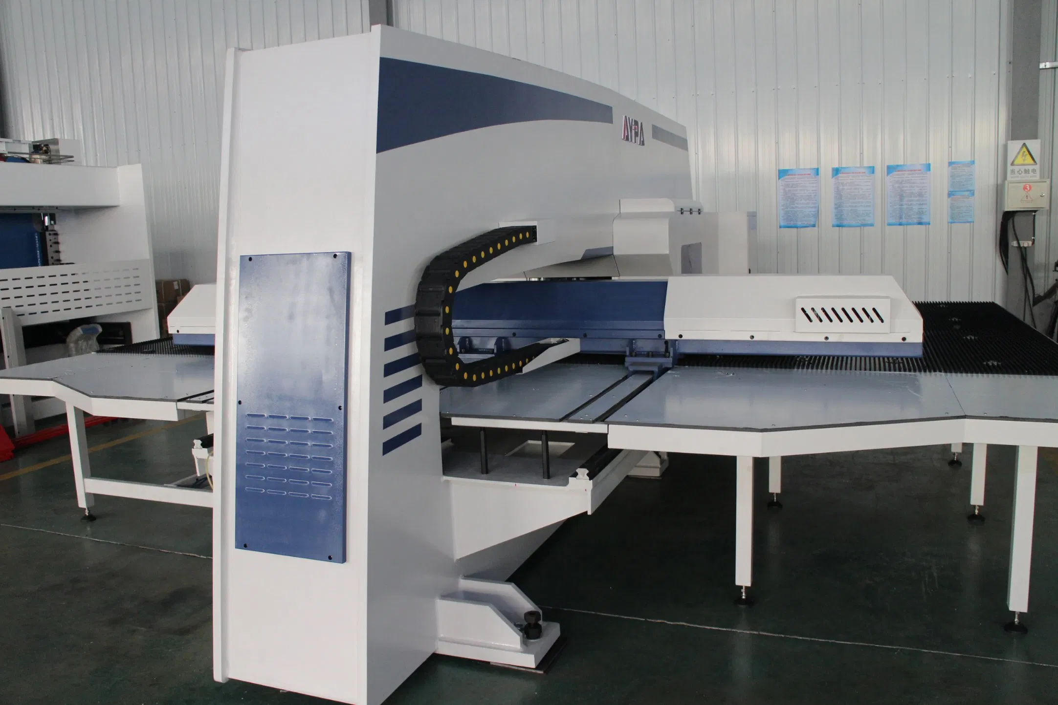 1500mm Aluminum Plate Batch Cutting Drilling Punching Machine for Curtain Wall Factory