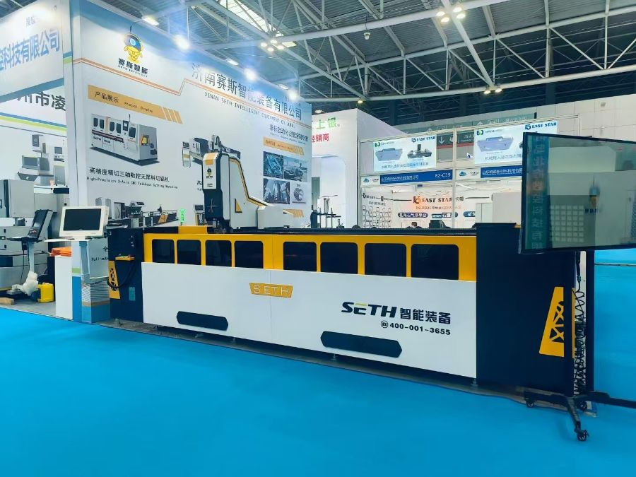 4 Axis Aluminium Drilling Milling Machine CNC Machining Center Window Door Making Machine Production Line Window Fabrication Machines Window Assembly Equipment