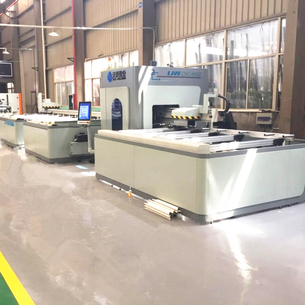 High-Precision Aluminum Cutting Saw Center with CE SGS Certification