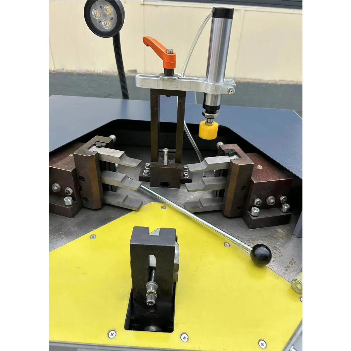Aluminum Corner Crimping Tool Four Head CNC Windows Machine Profile Window Door Corner Combining Aluminium Joint Crimping Machine