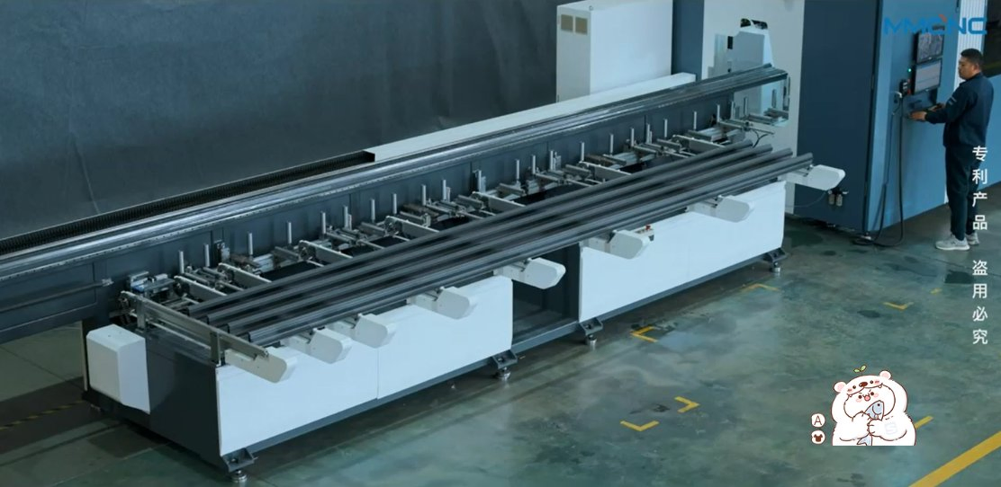 PVC Aluminum Window Door Cutting and Milling Machining Center