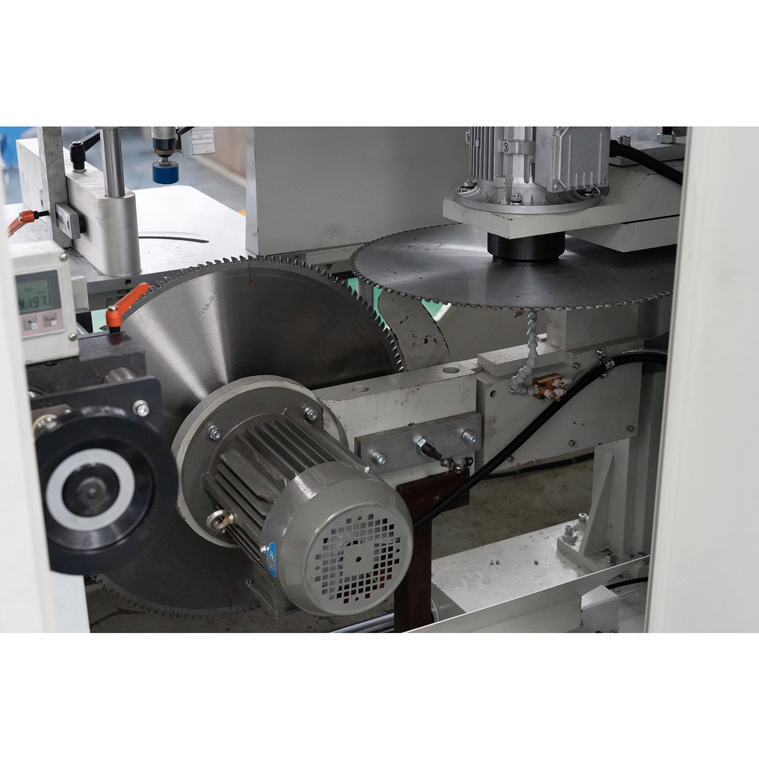 Precision Notching Saw for Crafting Aluminium End Connections