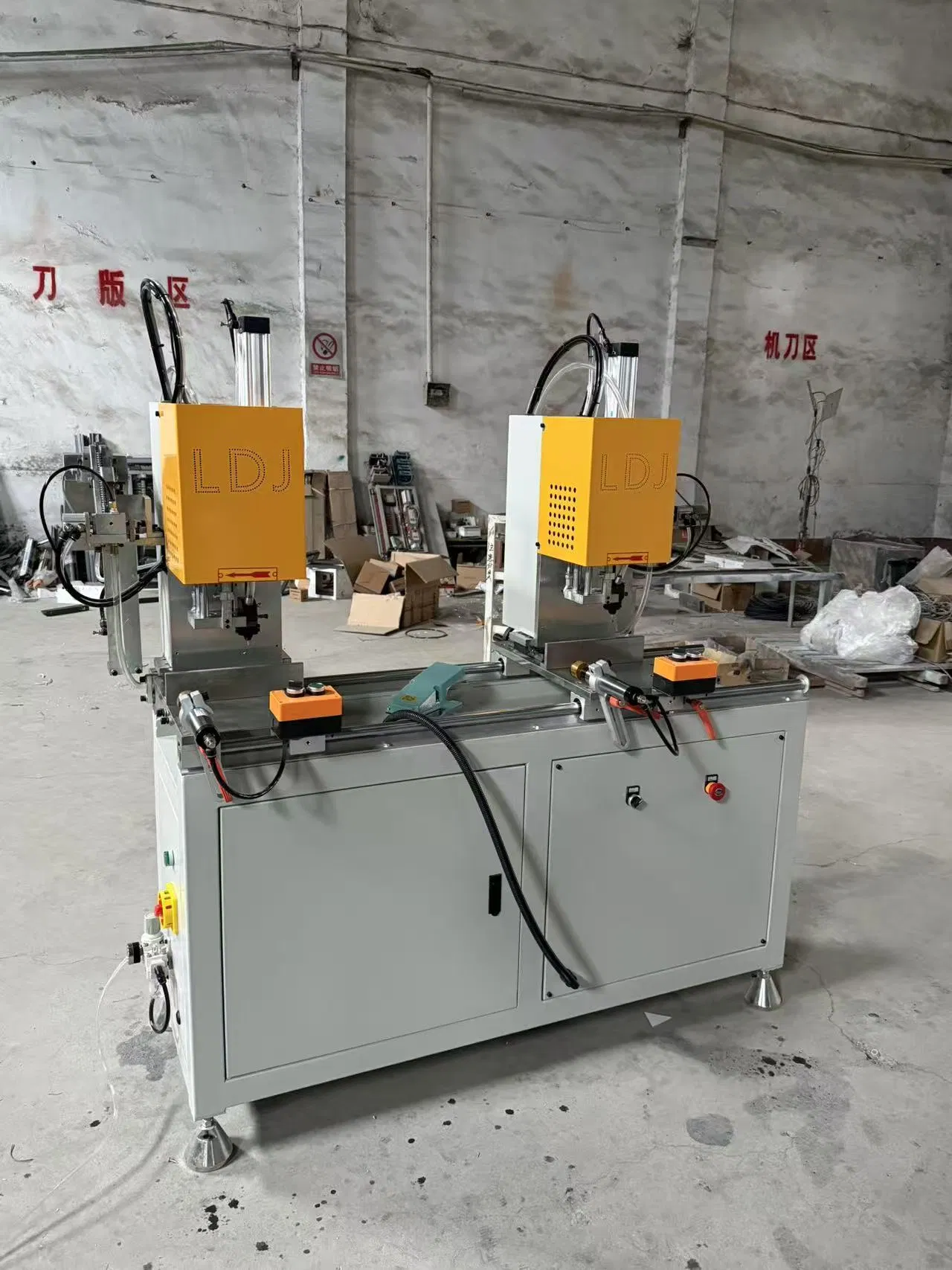 Door and Window Machine Double Head PVC UPVC Screw Fastening Machine