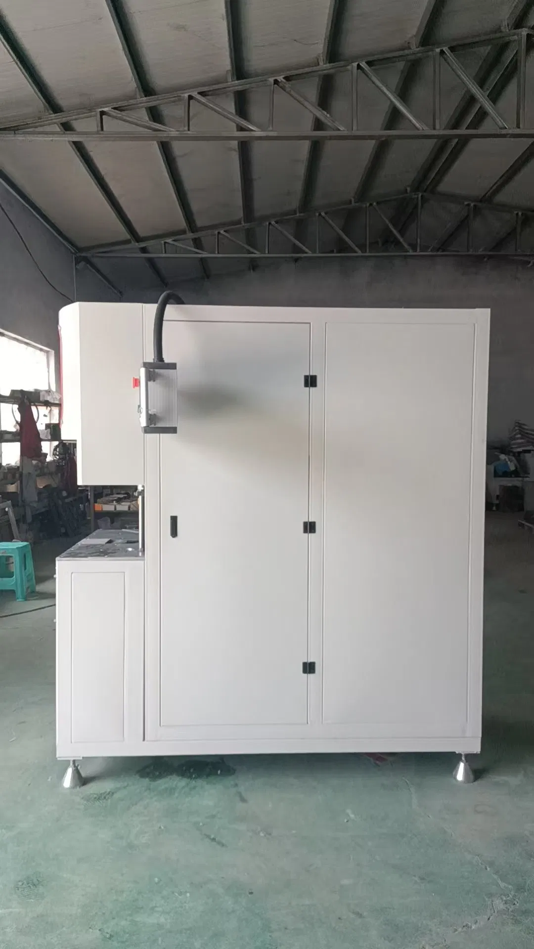 PLC Control 6 Knife CNC Corner Cleaning Machine Is Suitable for Plastic Steel Corner Cleaning with Patents and CE