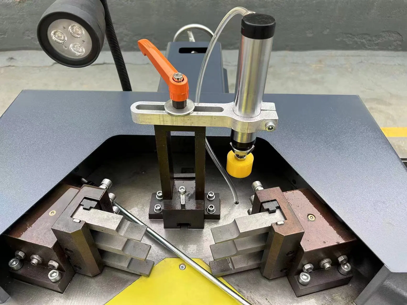 Aluminum Corner Crimping Tool Four Head CNC Windows Machine Profile Window Door Corner Combining Aluminium Joint Crimping Machine