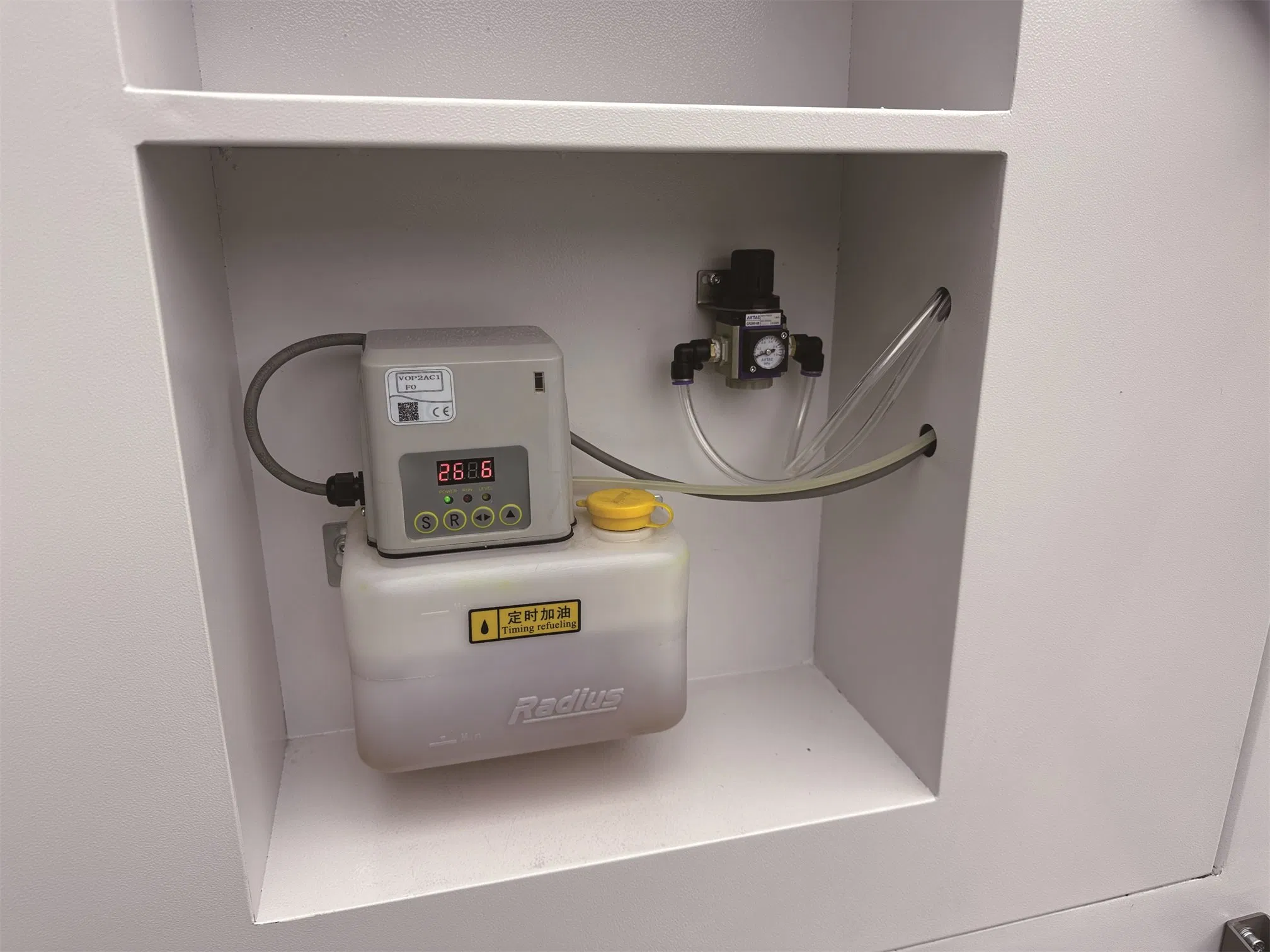 Lzj-a-120 Corner Crimping Machines Are Used for The Corner Bracket Type Riveting Connection of Aluminum Doors and Windows.