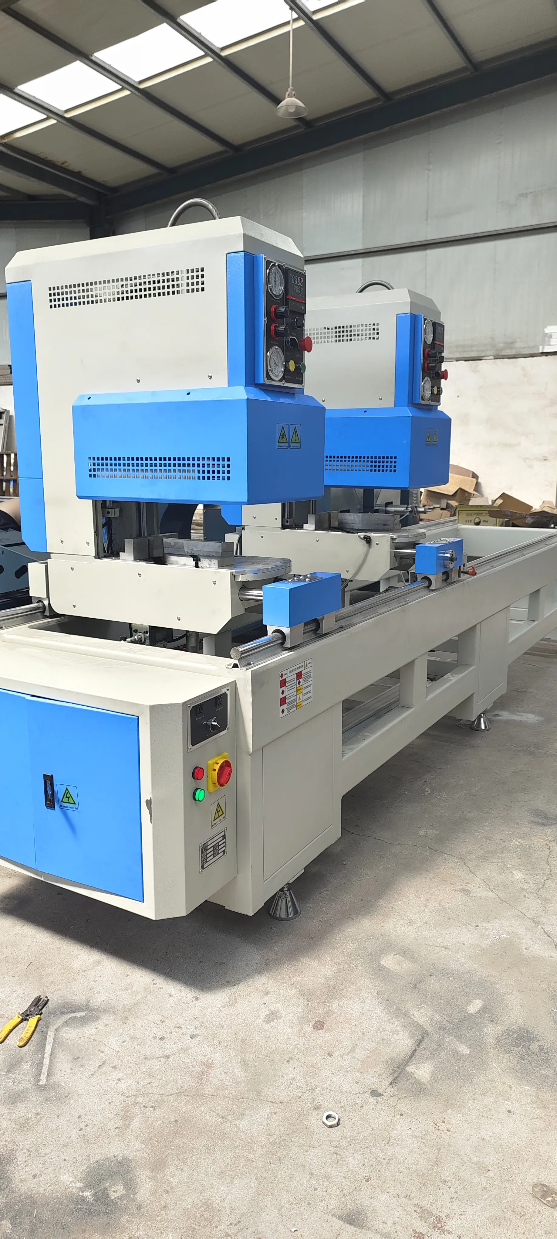 The Two Position Double-Sided Seamless Welding Machine for Plastic Door and Window Processing Is Used to Weld PVC and UPVC Profiles