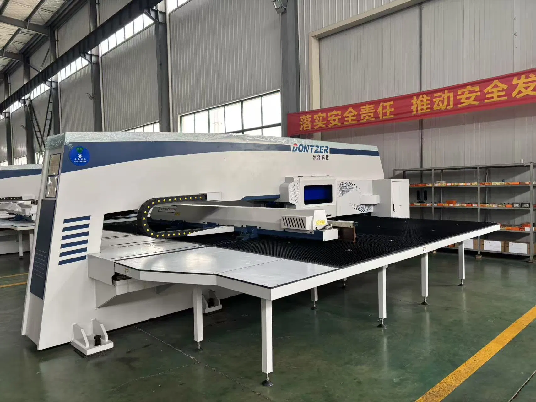 Perforating Cutting Stamping Tapping Drilling Sheet Metal Stainless Steel Aluminum Aluminium Alloy CNC Punch Press Machine /CNC Turret Punching Machine