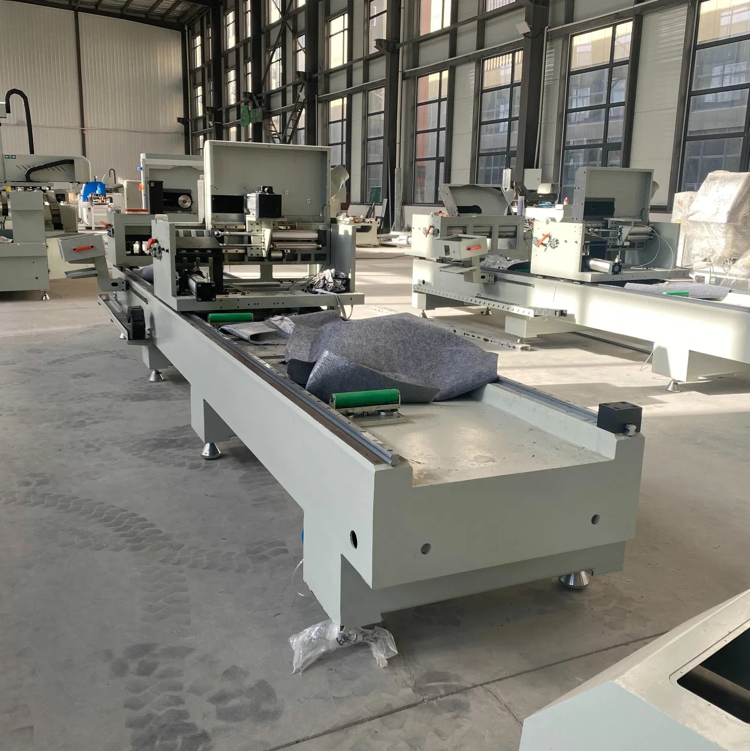 High Precision Aluminum CNC Double-Head Cutting Saw Aluminum Window Machine