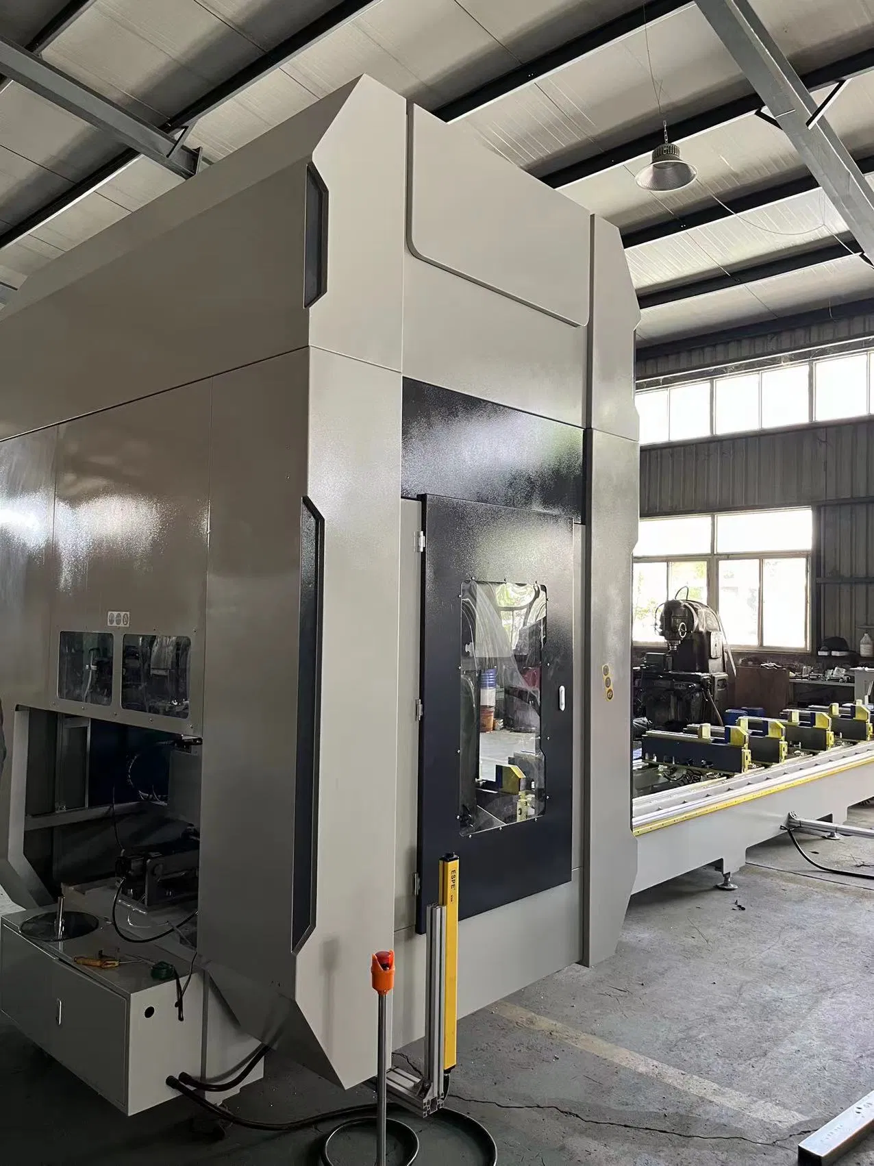 Aluminum Profile Curtain Wall Efficient Drilling Special Door and Window Equipment Aluminum Profile Four Axis CNC Machining Center with Patents and CE