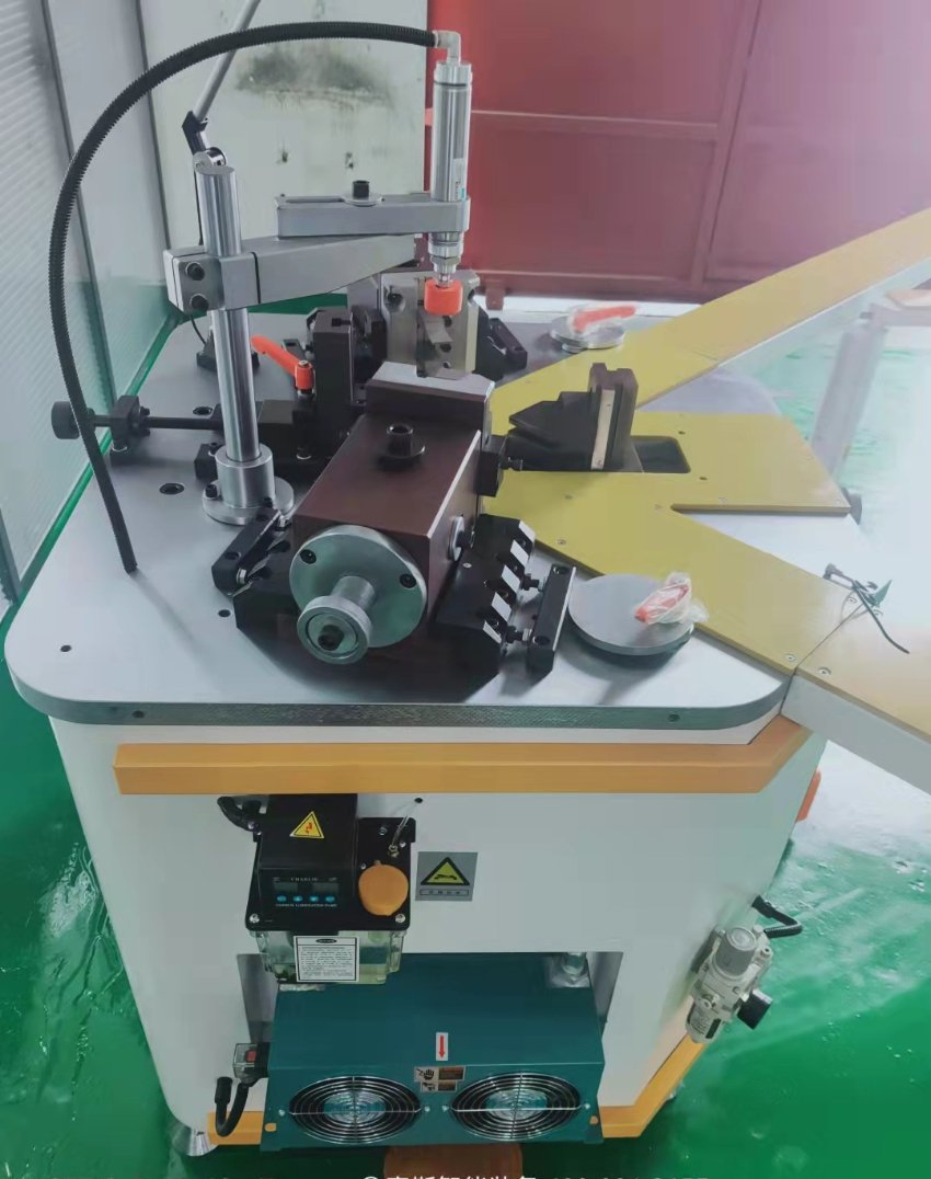 Aluminium Machinery for Window and Doors/Aluminum Window Frame Corner Crimping Machine