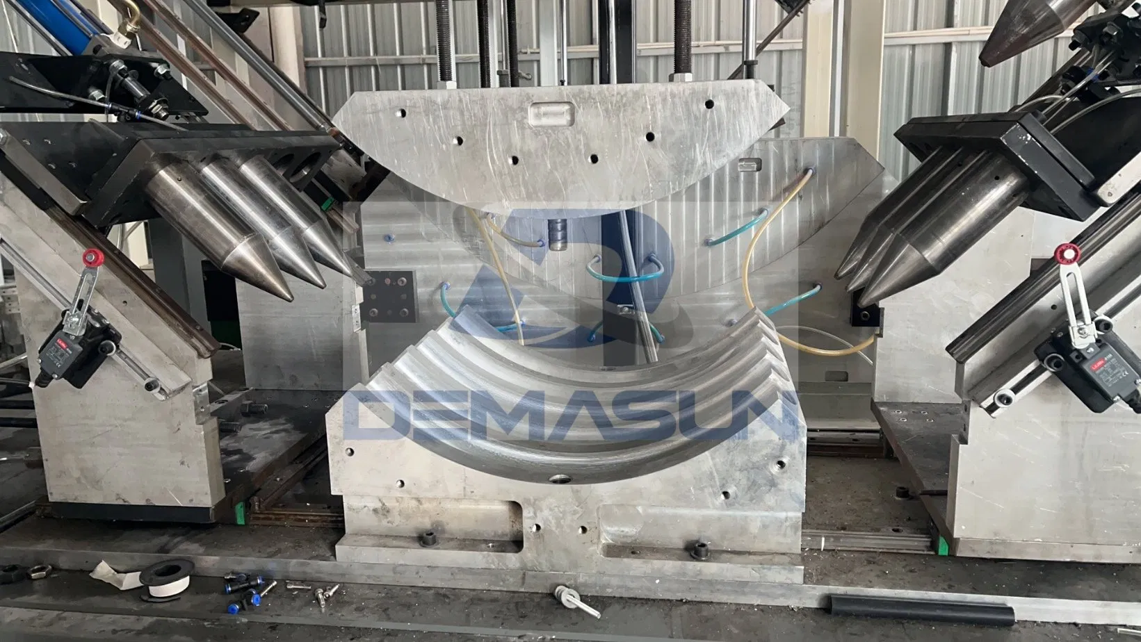 Semi-Automatic Plastic Pipe Bending Machine PVC Pipe Bender Machine UPVC Elbow Making Machine