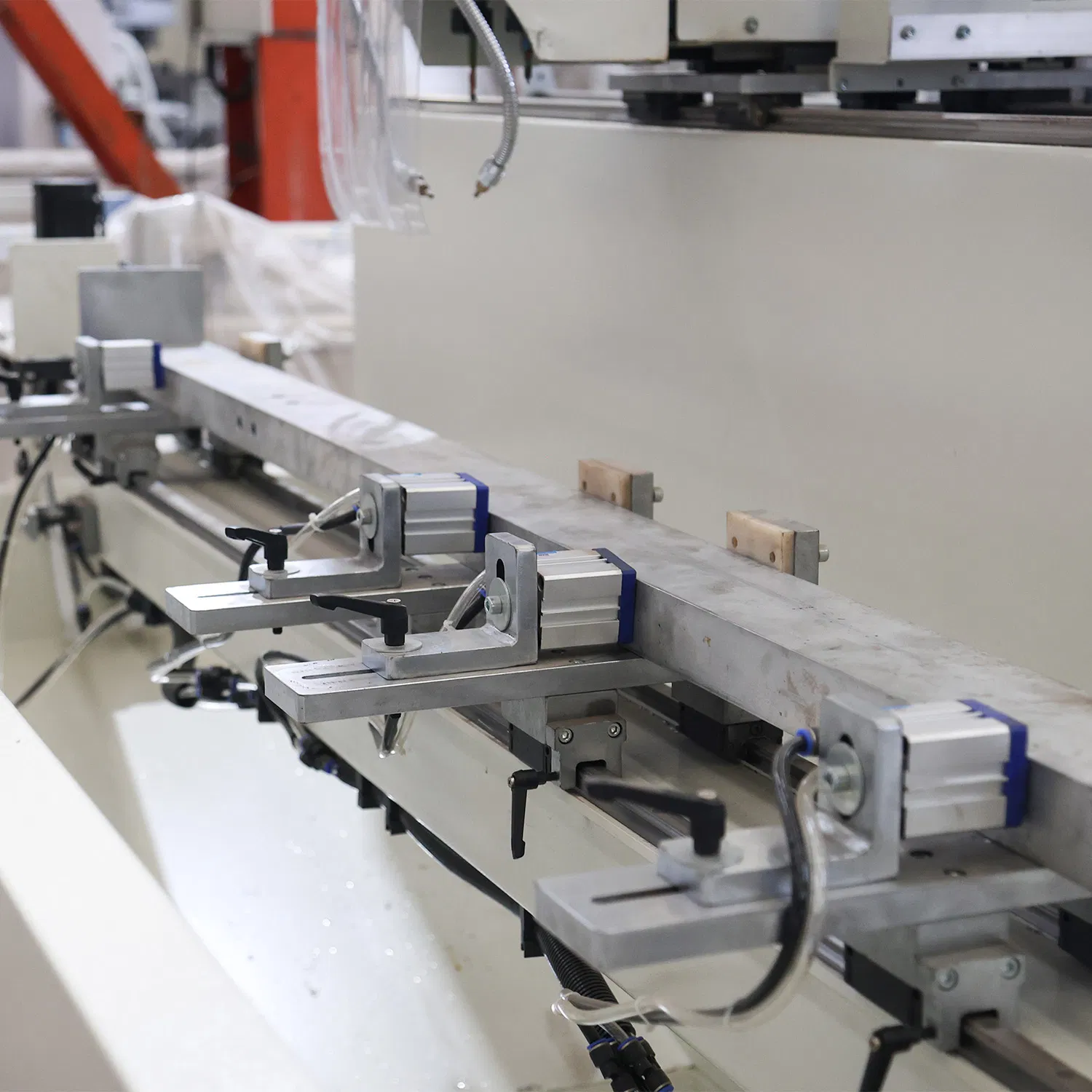 CNC Machine for Aluminum Profile Pipe Hole Punching and Drilling Machine