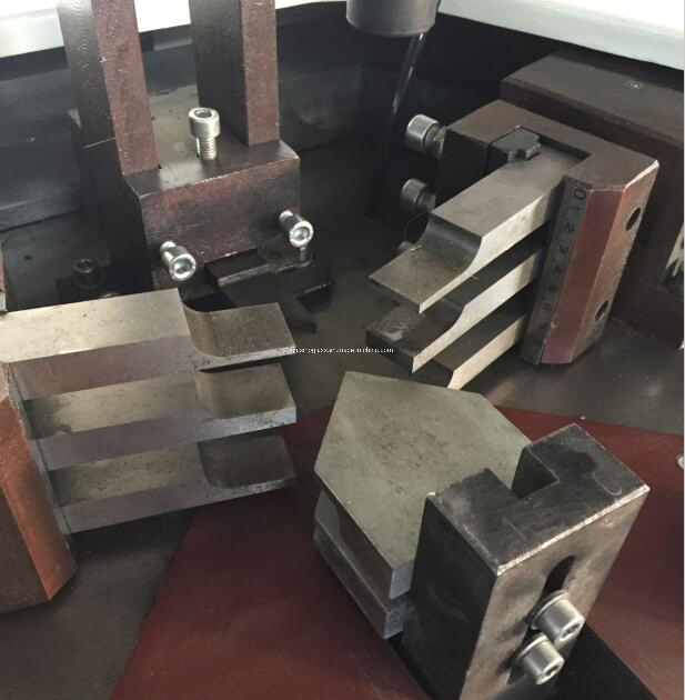 Four Corner Automatic Windows and Door Crimping Machine