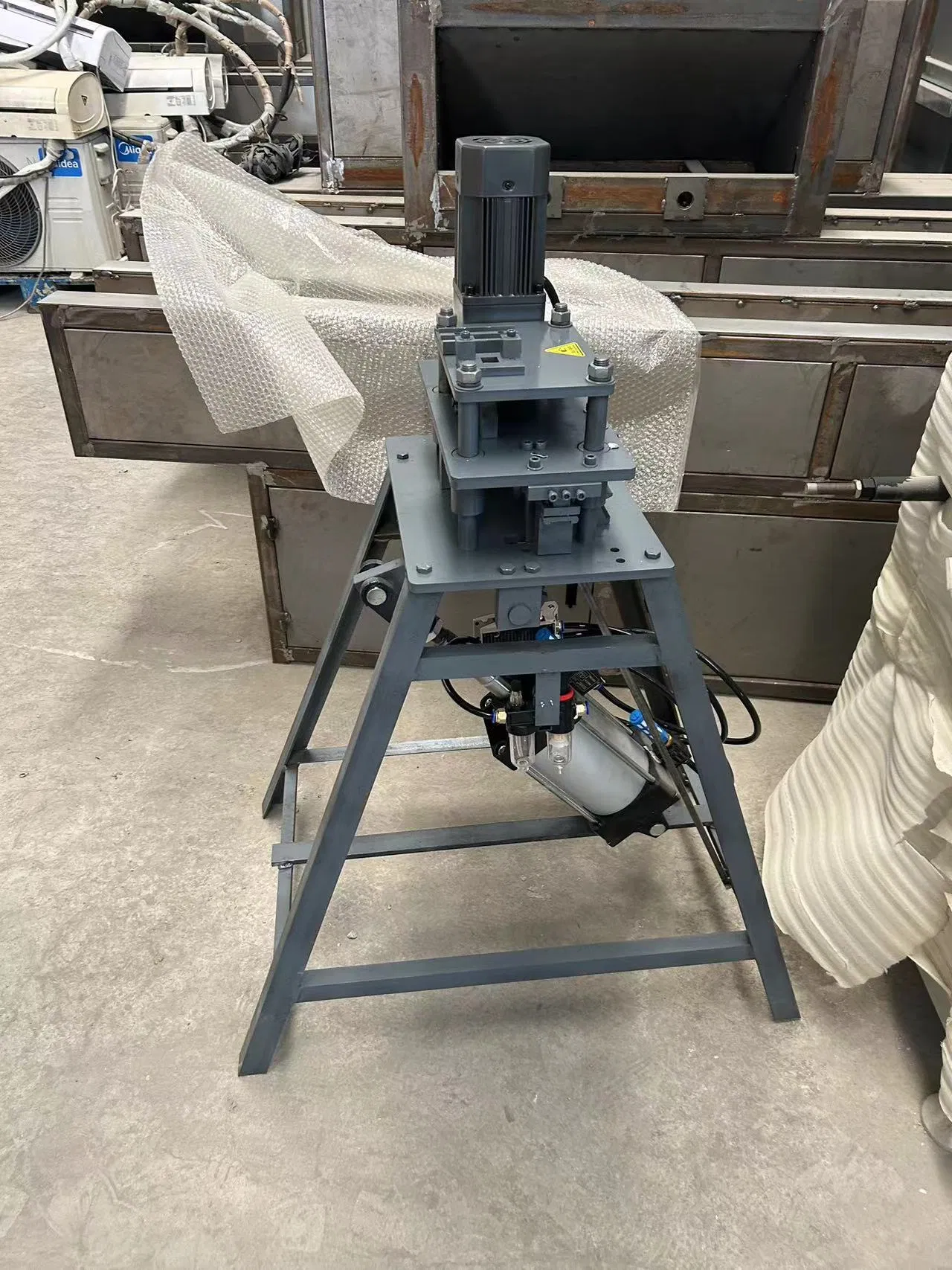 Ranling 300W Mortiser Mortising Machine Tenoning Machine Punching Drilling Hole Machine Drilling Rig for Aluminum UPVC Profile