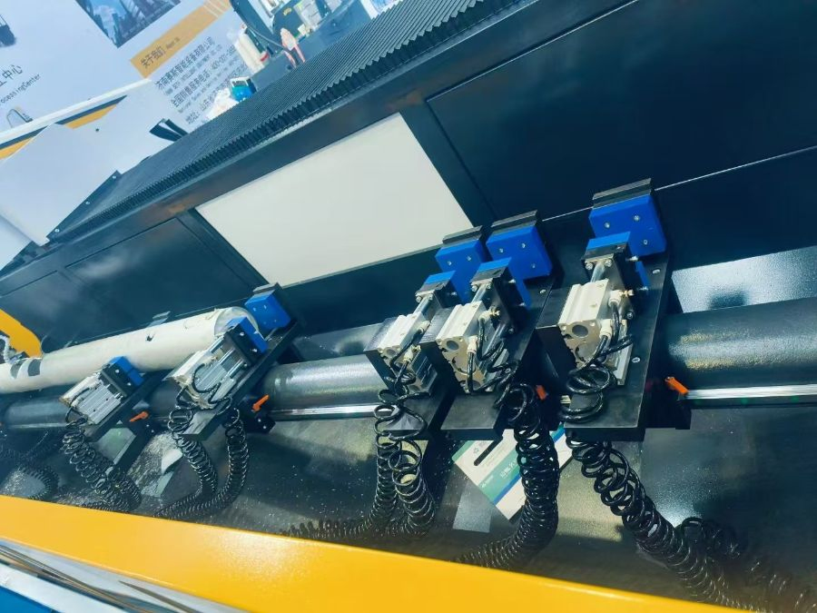 4 Axis Aluminium Drilling Milling Machine CNC Machining Center Window Door Making Machine Production Line Window Fabrication Machines Window Assembly Equipment