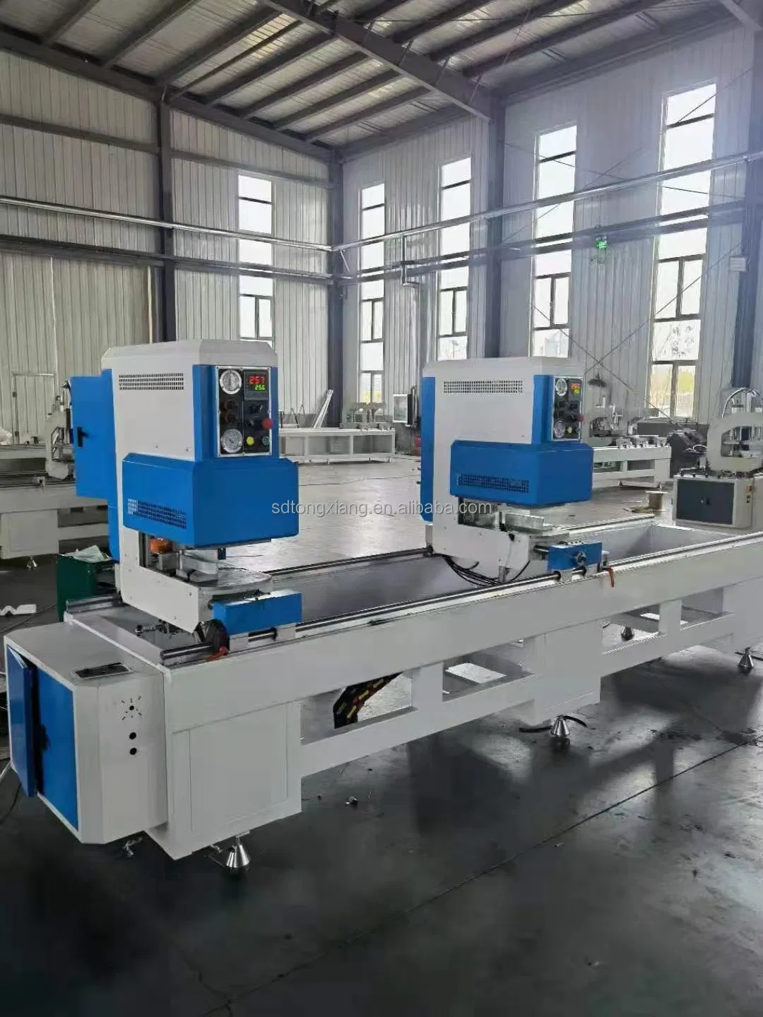 The Two Position Double-Sided Seamless Welding Machine for Plastic Door and Window Processing Is Used to Weld PVC and UPVC Profiles