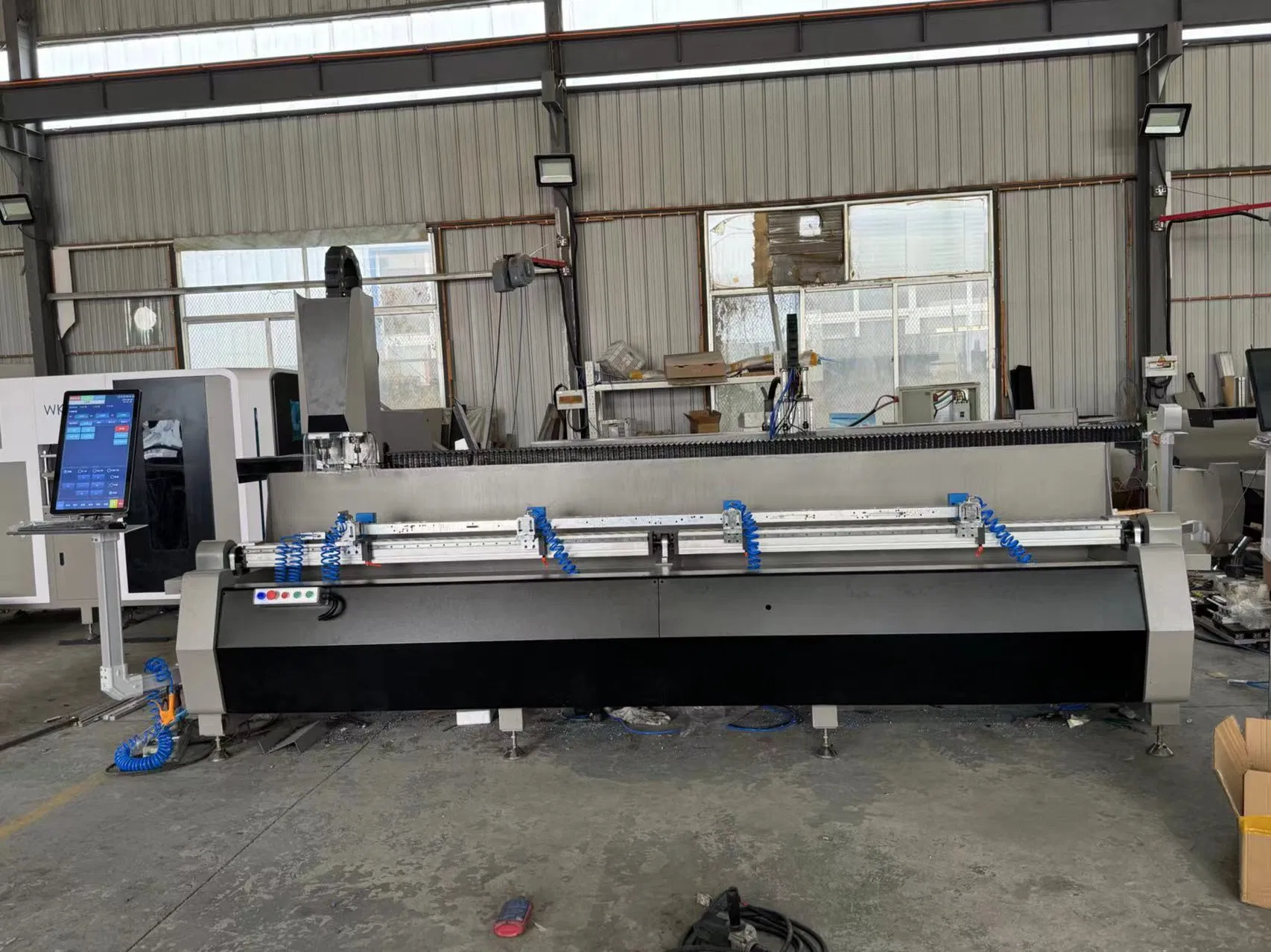 Double-Head CNC Machining Center for Aluminum Profile Milling and Drilling with Patents and CE