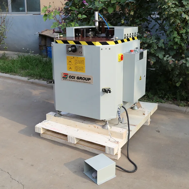 Corner crimping machine