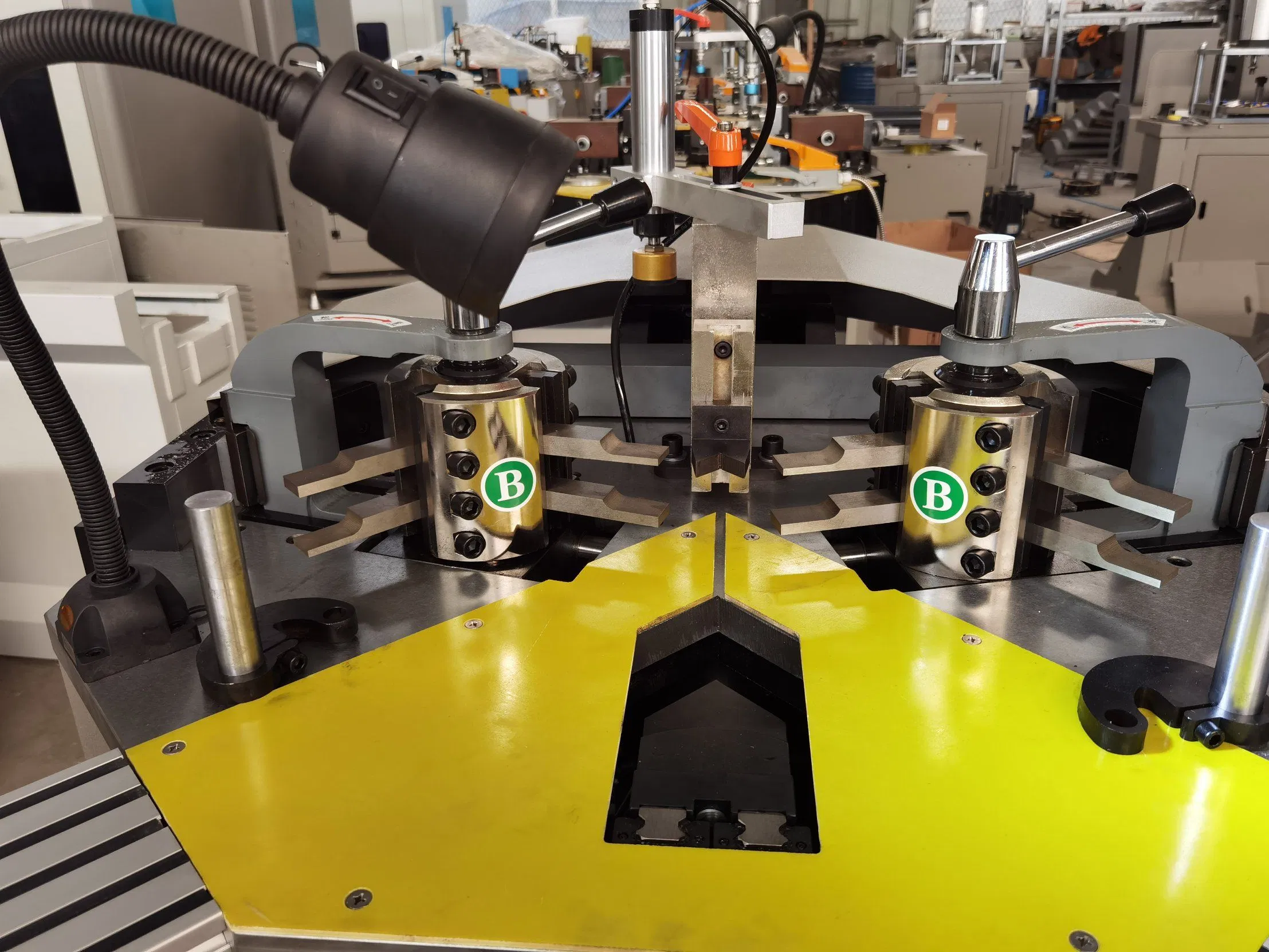 Efficient Aluminum Window Corner Crimping Machine