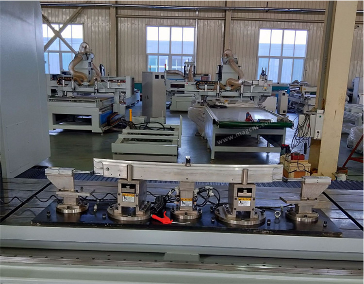 5 Aixs CNC Machining Center for Aluminum Profile Drilling and Millig