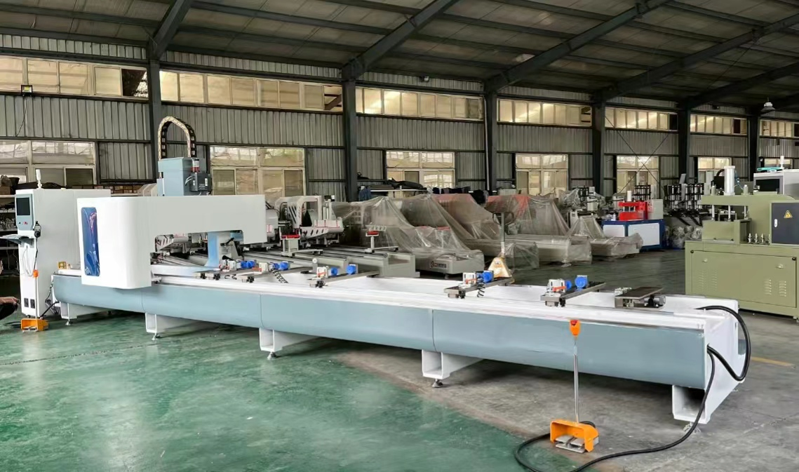 4 Axis CNC Machining Center with Moving Gantry Structure for Drilling Milling Cutting on Bars or Workpieces of Aluminium PVC