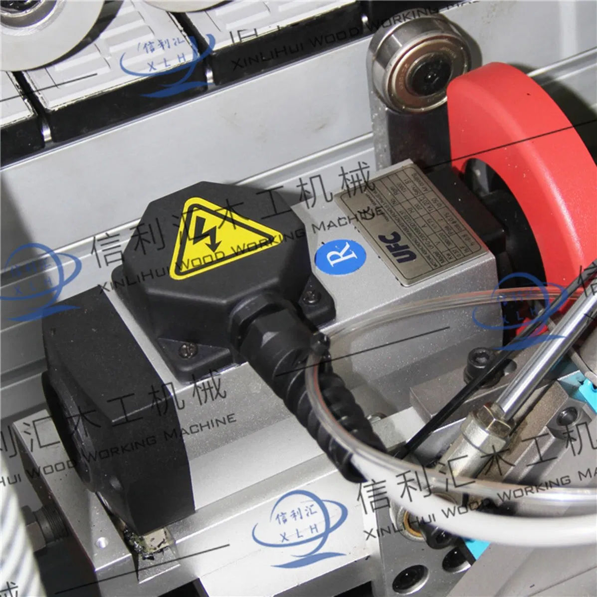 Automatic Edge Bonding Machine with Gluing with Top and Bottom Trimming, Corner Trimming, Scrapping, Spray Cleaning and Buffing