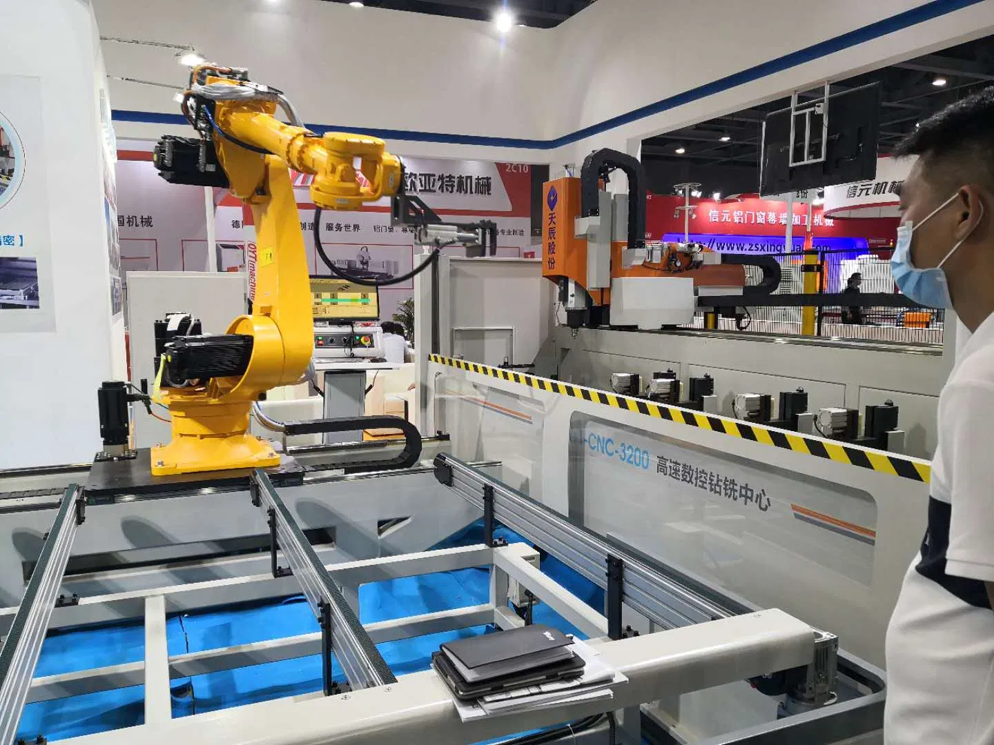 Precision CNC Machining Center for Aluminum Windows and Doors