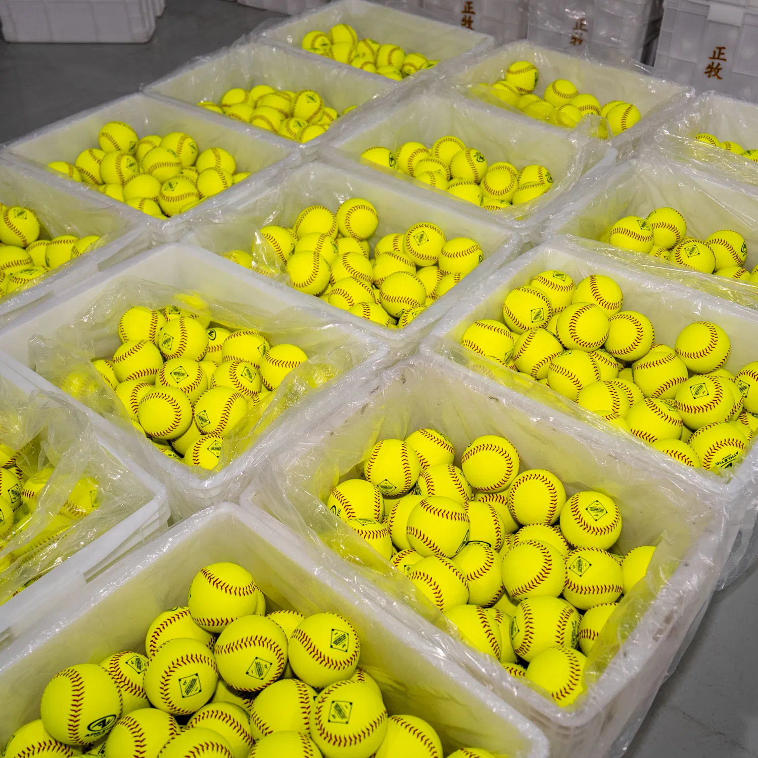 High Quality Optic Yellow Split Leather / PU/PVC Softball for Game Traning